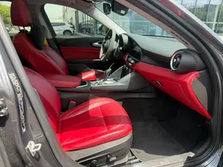 Alfa Romeo Giulia 2021 2.0T 280HP Luxury Edition exterior photo 6
