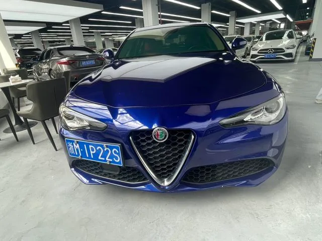 Alfa Romeo Giulia 2020 2.0T 280HP Luxury Edition exterior photo 2 Alfa Romeo Giulia 2020 2.0T 280HP Luxury Edition exterior photo 2