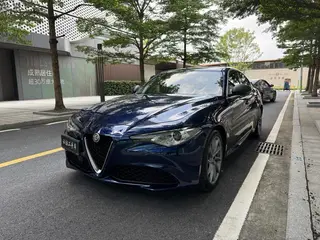 Alfa Romeo Giulia 2017 2.0T 200HP Version de luxe extérieur photo 1 Alfa Romeo Giulia 2017 2.0T 200HP Version de luxe extérieur photo 1