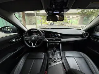 Alfa Romeo Giulia 2017 2.0T 200HP Version de luxe extérieur photo 5 Alfa Romeo Giulia 2017 2.0T 200HP Version de luxe extérieur photo 5