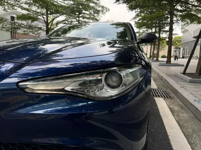 Alfa Romeo Giulia 2017 2.0T 200HP Version de luxe intérieur photo 12 Alfa Romeo Giulia 2017 2.0T 200HP Version de luxe intérieur photo 12