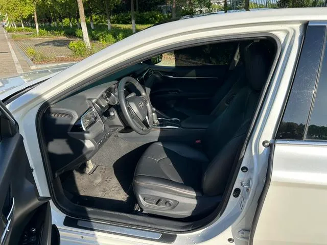 Toyota Camry 2019 Restyling 2.5G Luxury Edition interior photo 12 Toyota Camry 2019 Restyling 2.5G Luxury Edition interior photo 12