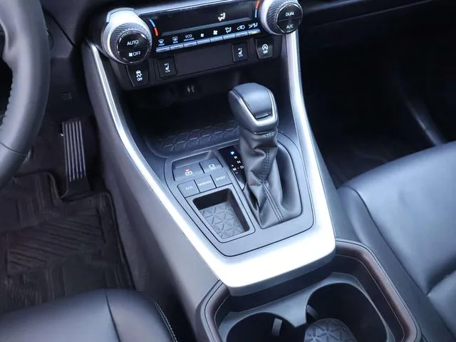 Toyota RAV4 2021 2.0L CVT Two-drive fashion Plus version interior photo 13 Toyota RAV4 2021 2.0L CVT Two-drive fashion Plus version interior photo 13