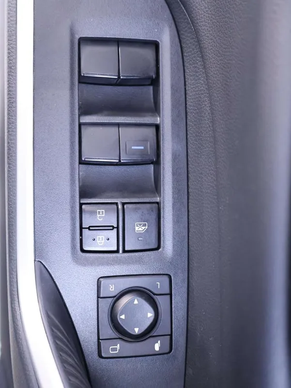 Toyota RAV4 2021 2.0L CVT Two-drive fashion Plus version interior photo 18 Toyota RAV4 2021 2.0L CVT Two-drive fashion Plus version interior photo 18