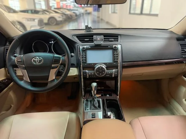 Toyota Reiz 2012 2.5V Brilliancy Elite Dazzling Edition interior photo 7 Toyota Reiz 2012 2.5V Brilliancy Elite Dazzling Edition interior photo 7