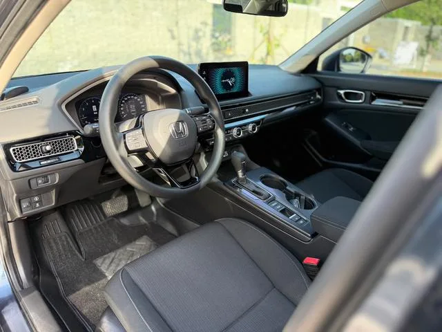 Honda Civic 2023 240TURBO CVT Versión fuerte interior foto 9 Honda Civic 2023 240TURBO CVT Versión fuerte interior foto 9