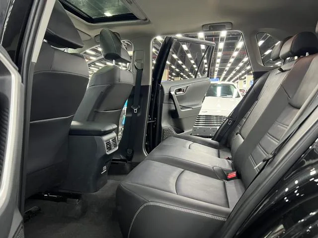 Toyota RAV4 2021 2.0L CVT Two-drive fashion Plus version interior photo 9 Toyota RAV4 2021 2.0L CVT Two-drive fashion Plus version interior photo 9