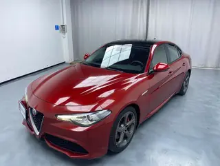 Alfa Romeo Giulia 2017 2.0T 280HP Milano Limited edition exterior photo 1