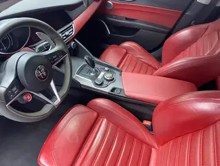 Alfa Romeo Giulia 2017 2.0T 280HP Milano Limited edition interior photo 7