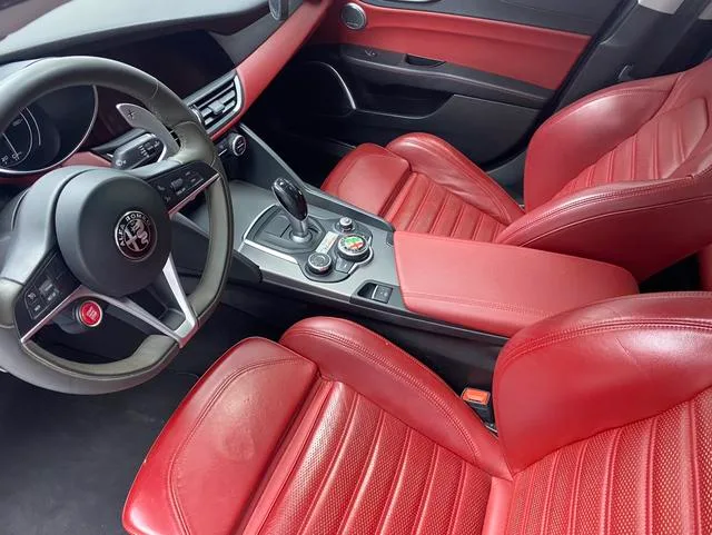 Alfa Romeo Giulia 2017 2.0T 280HP Milano Limited edition interior photo 7