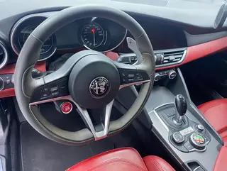 Alfa Romeo Giulia 2017 2.0T 280HP Milano Limited edition interior photo 8