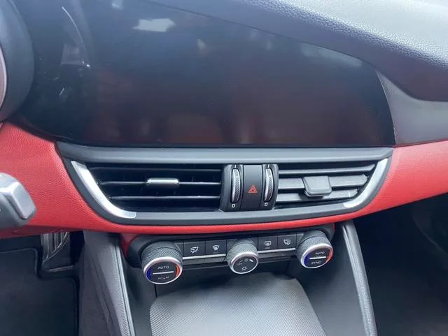 Alfa Romeo Giulia 2017 2.0T 280HP Milano Limited edition interior photo 9