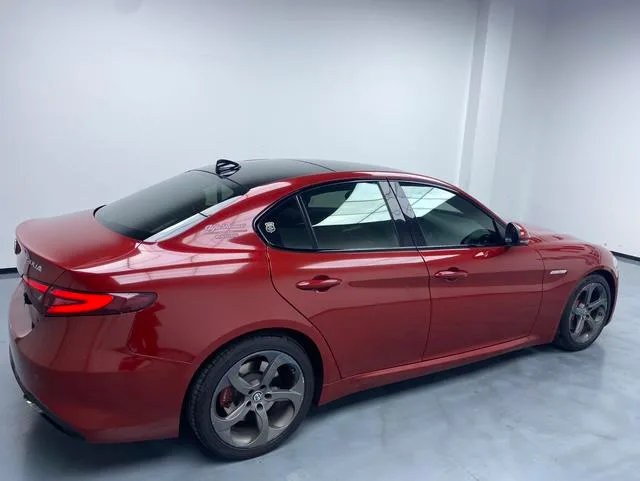 Alfa Romeo Giulia 2017 2.0T 280HP Milano Limited edition interior photo 10