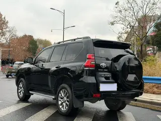 Toyota Prado 2019 3.5L Automatique TX-L Pin de secours après la version Premium extérieur photo 4 Toyota Prado 2019 3.5L Automatique TX-L Pin de secours après la version Premium extérieur photo 4