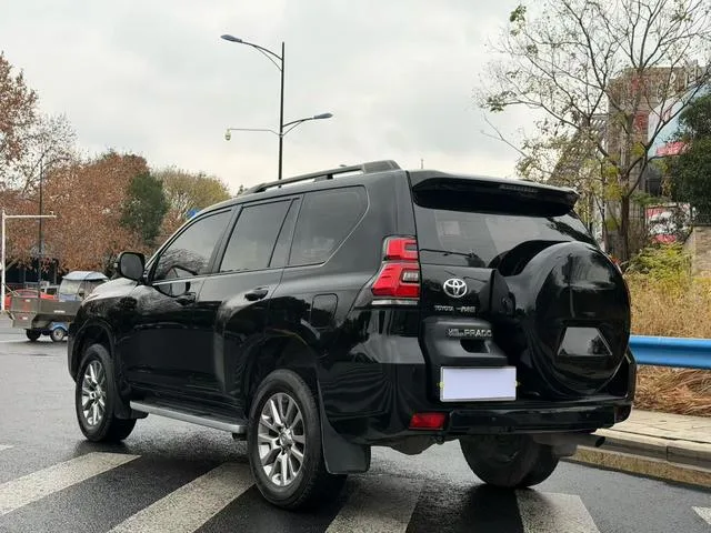 Toyota Prado 2019 3.5L Automatique TX-L Pin de secours après la version Premium extérieur photo 4 Toyota Prado 2019 3.5L Automatique TX-L Pin de secours après la version Premium extérieur photo 4