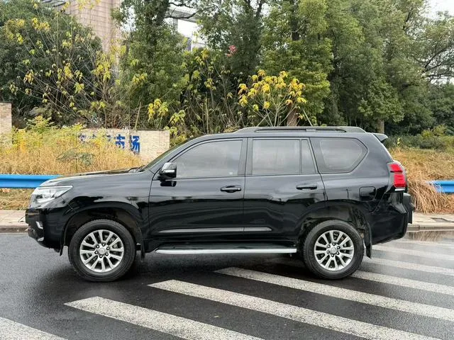 Toyota Prado 2019 3.5L Automatique TX-L Pin de secours après la version Premium extérieur photo 5 Toyota Prado 2019 3.5L Automatique TX-L Pin de secours après la version Premium extérieur photo 5