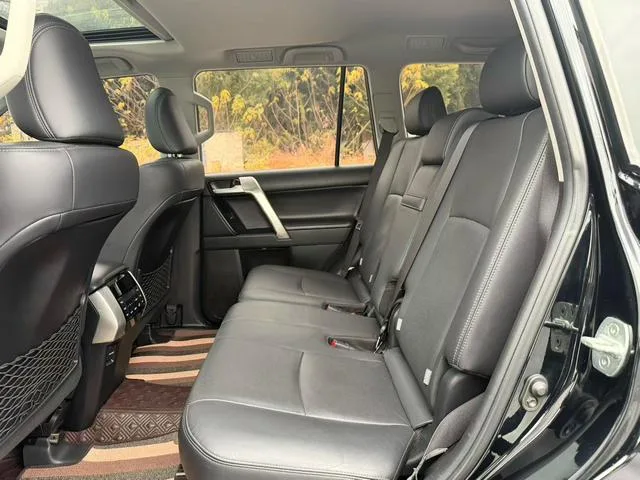 Toyota Prado 2019 3.5L Automatique TX-L Pin de secours après la version Premium intérieur photo 9 Toyota Prado 2019 3.5L Automatique TX-L Pin de secours après la version Premium intérieur photo 9
