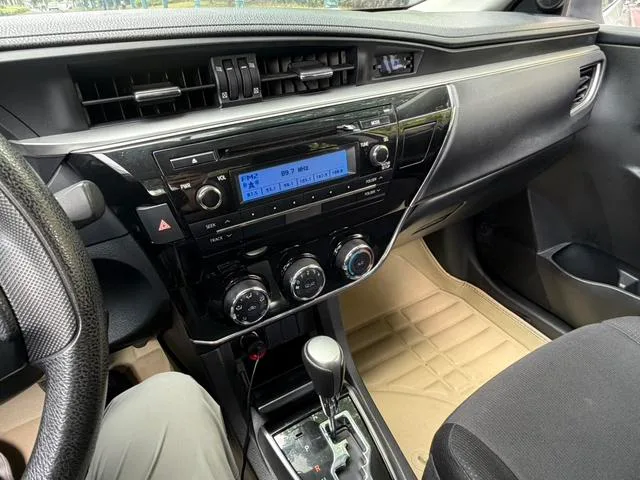 Toyota Corolla 2014 1.6L CVT GL interior foto 12 Toyota Corolla 2014 1.6L CVT GL interior foto 12