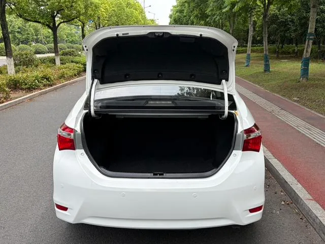 Toyota Corolla 2014 1.6L CVT GL interior foto 15 Toyota Corolla 2014 1.6L CVT GL interior foto 15