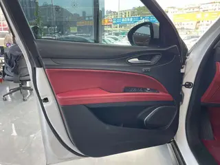 Alfa Romeo Stelvio 2017 2.0T 200HP Version d'élite extérieur photo 5 Alfa Romeo Stelvio 2017 2.0T 200HP Version d'élite extérieur photo 5