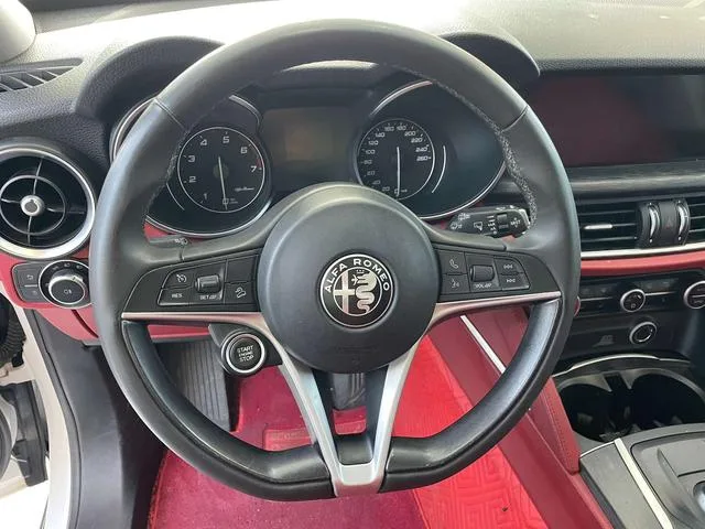 Alfa Romeo Stelvio 2017 2.0T 200HP Version d'élite extérieur photo 8 Alfa Romeo Stelvio 2017 2.0T 200HP Version d'élite extérieur photo 8