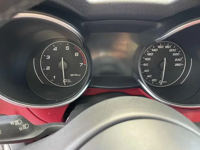 Alfa Romeo Stelvio 2017 2.0T 200HP Version d'élite extérieur photo 9 Alfa Romeo Stelvio 2017 2.0T 200HP Version d'élite extérieur photo 9