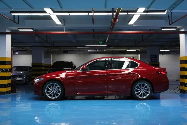 Alfa Romeo Giulia 2017 2.0T 200HP Version de luxe extérieur photo 2