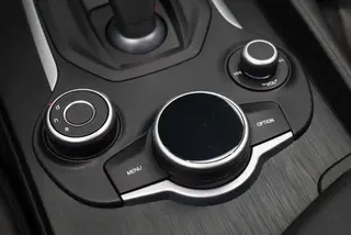 Alfa Romeo Giulia 2017 2.0T 200HP Version de luxe intérieur photo 14