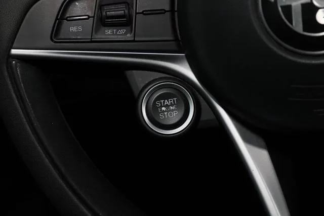 Alfa Romeo Giulia 2017 2.0T 200HP Version de luxe intérieur photo 15