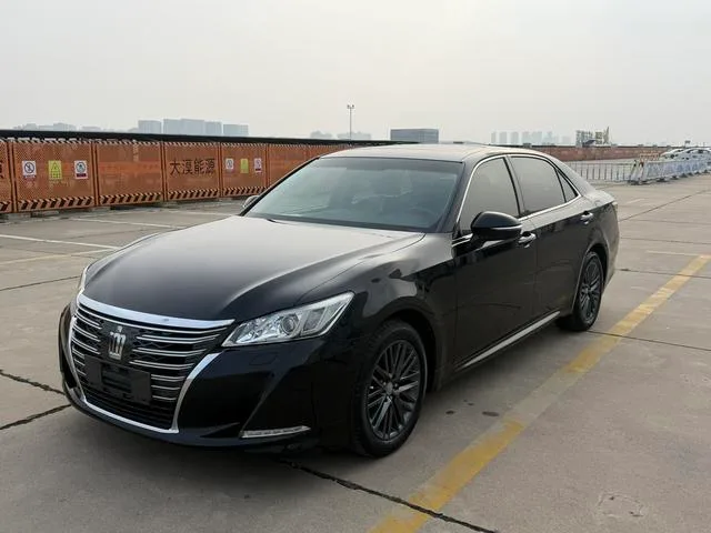 Toyota Crown 2017 2.0T Sports version exterior photo 1 Toyota Crown 2017 2.0T Sports version exterior photo 1