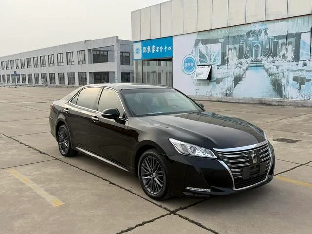 Toyota Crown 2017 2.0T Sports version exterior photo 3 Toyota Crown 2017 2.0T Sports version exterior photo 3