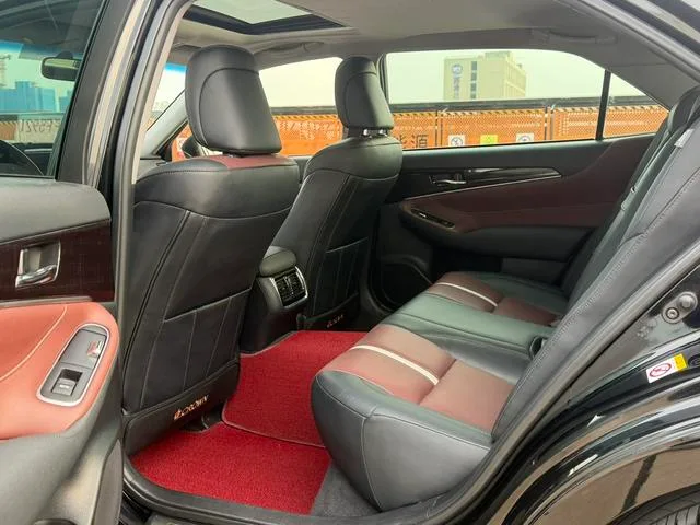 Toyota Crown 2017 2.0T Sports version interior photo 10 Toyota Crown 2017 2.0T Sports version interior photo 10