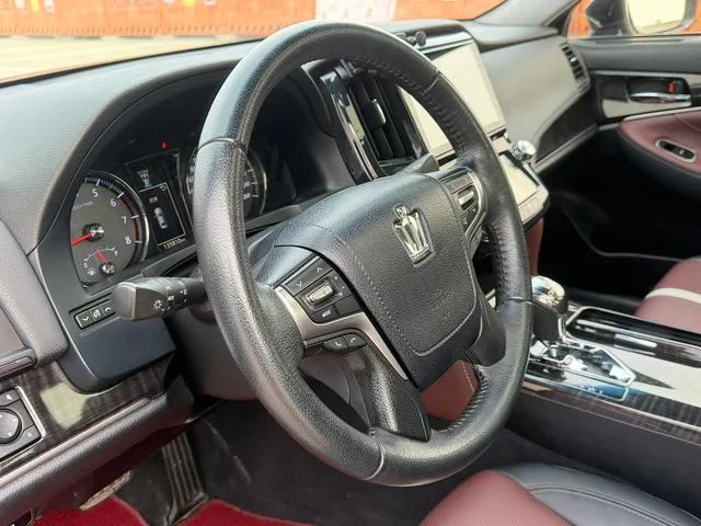 Toyota Crown 2017 2.0T Sports version interior photo 13 Toyota Crown 2017 2.0T Sports version interior photo 13