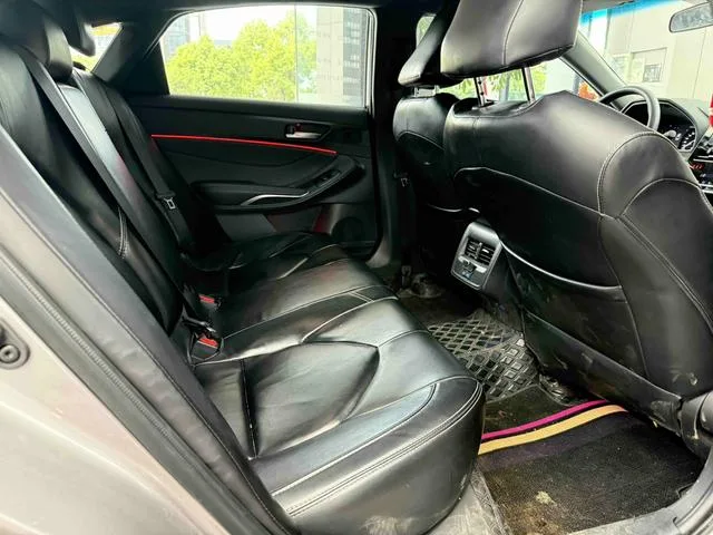 Toyota Avalon 2022 2.0L Version entreprenante intérieur photo 13
