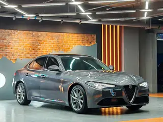 Alfa Romeo Giulia 2017 2.0T 280HP Luxury Edition exterior photo 3 Alfa Romeo Giulia 2017 2.0T 280HP Luxury Edition exterior photo 3