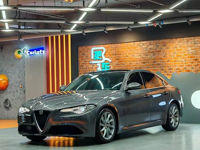 Alfa Romeo Giulia 2017 2.0T 280HP Luxury Edition exterior photo 4 Alfa Romeo Giulia 2017 2.0T 280HP Luxury Edition exterior photo 4
