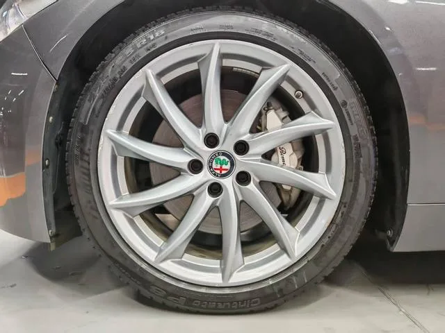 Alfa Romeo Giulia 2017 2.0T 280HP Luxury Edition exterior photo 6 Alfa Romeo Giulia 2017 2.0T 280HP Luxury Edition exterior photo 6