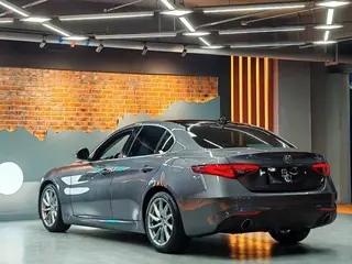 Alfa Romeo Giulia 2017 2.0T 280HP Luxury Edition exterior photo 10 Alfa Romeo Giulia 2017 2.0T 280HP Luxury Edition exterior photo 10