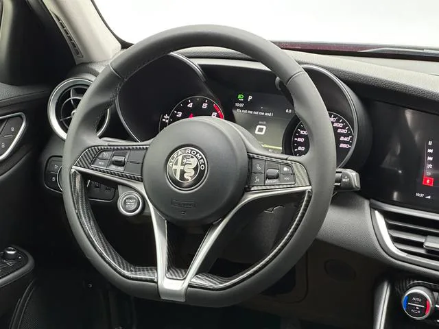Alfa Romeo Giulia 2017 2.0T 200HP Luxury Edition exterior photo 6 Alfa Romeo Giulia 2017 2.0T 200HP Luxury Edition exterior photo 6