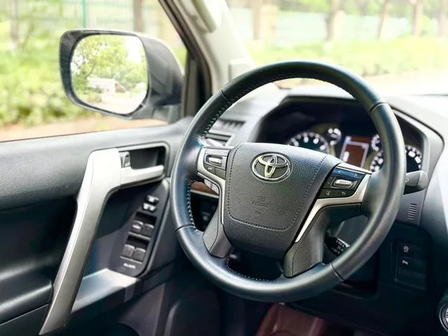 Toyota Prado 2018 3.5L Automático TX-L interior foto 16