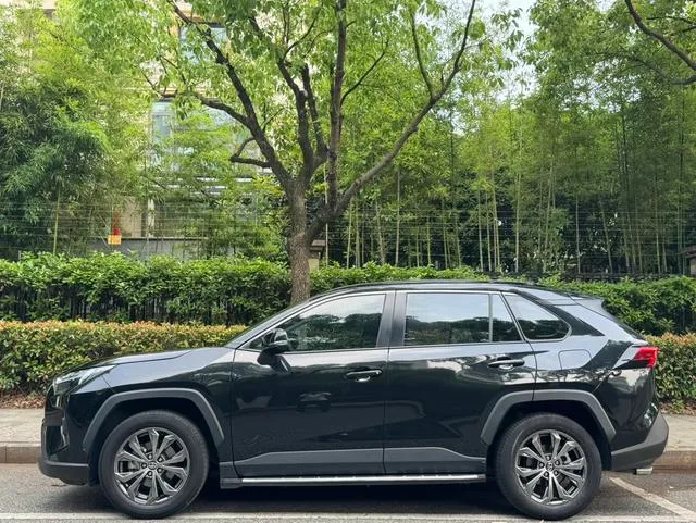 Toyota RAV4 2023 2.0L CVT Two-drive fashion PLUS version exterior photo 3 Toyota RAV4 2023 2.0L CVT Two-drive fashion PLUS version exterior photo 3