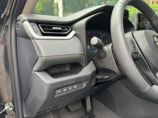 Toyota RAV4 2023 2.0L CVT Two-drive fashion PLUS version interior photo 9 Toyota RAV4 2023 2.0L CVT Two-drive fashion PLUS version interior photo 9