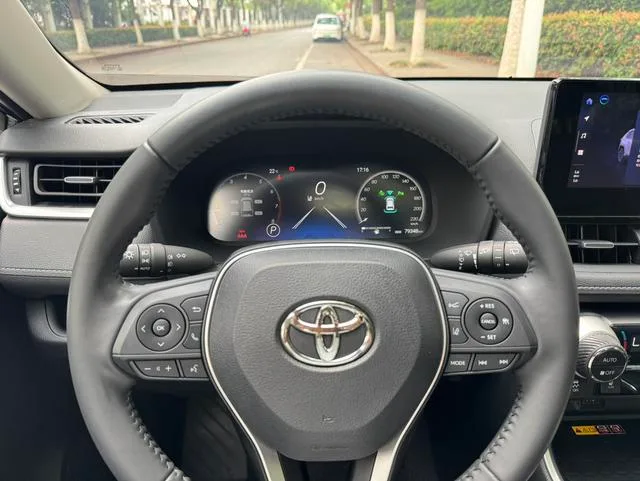 Toyota RAV4 2023 2.0L CVT Two-drive fashion PLUS version interior photo 10 Toyota RAV4 2023 2.0L CVT Two-drive fashion PLUS version interior photo 10