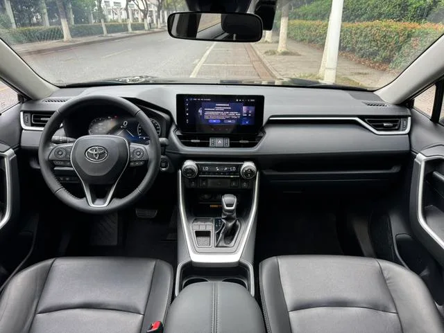 Toyota RAV4 2023 2.0L CVT Two-drive fashion PLUS version interior photo 15 Toyota RAV4 2023 2.0L CVT Two-drive fashion PLUS version interior photo 15