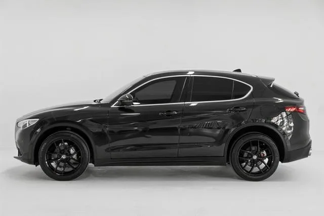 Alfa Romeo Stelvio 2021 2.0T 280HP Deluxe Sport Edition exterior photo 3