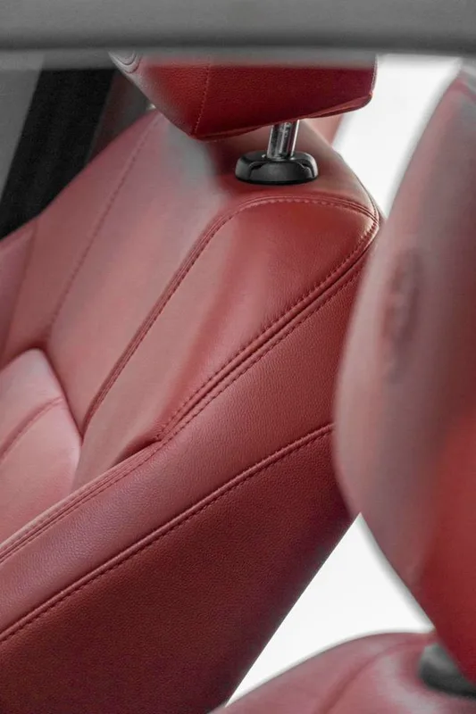 Alfa Romeo Stelvio 2021 2.0T 280HP Deluxe Sport Edition interior photo 15