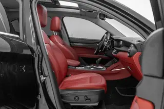 Alfa Romeo Stelvio 2021 2.0T 280HP Deluxe Sport Edition interior photo 17