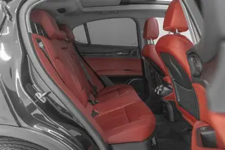 Alfa Romeo Stelvio 2021 2.0T 280HP Deluxe Sport Edition interior photo 18