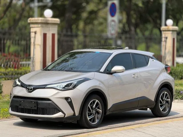 Toyota C-HR 2021 2.0L Version de luxe extérieur photo 1 Toyota C-HR 2021 2.0L Version de luxe extérieur photo 1