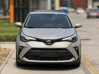 Toyota C-HR 2021 2.0L Version de luxe extérieur photo 2 Toyota C-HR 2021 2.0L Version de luxe extérieur photo 2